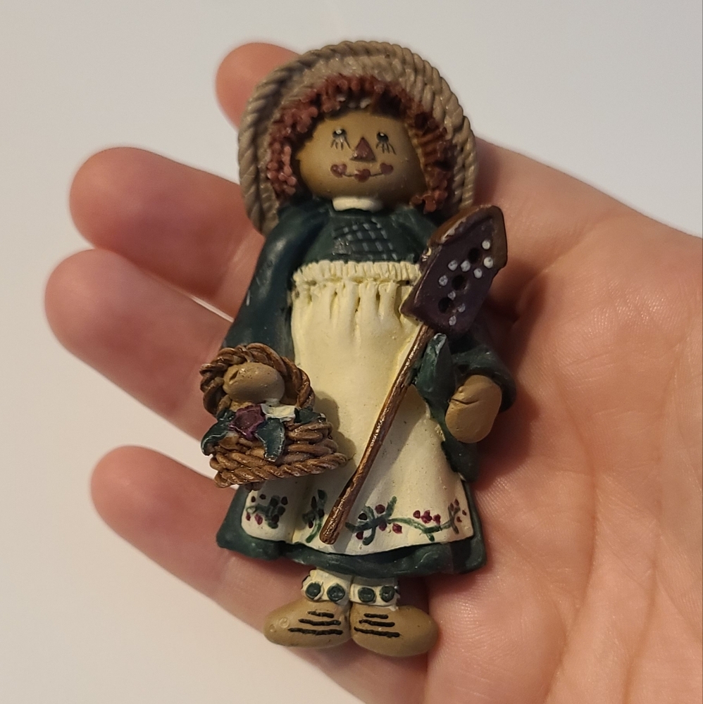 Doll Raggedy Ann Pin